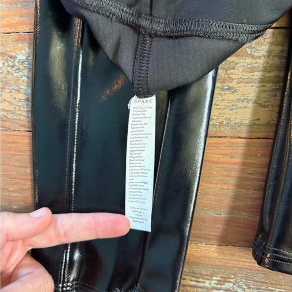SPANX Faux Patent Leather Leggings ~ Size Medium ๐๐ - Picture 8 of 8